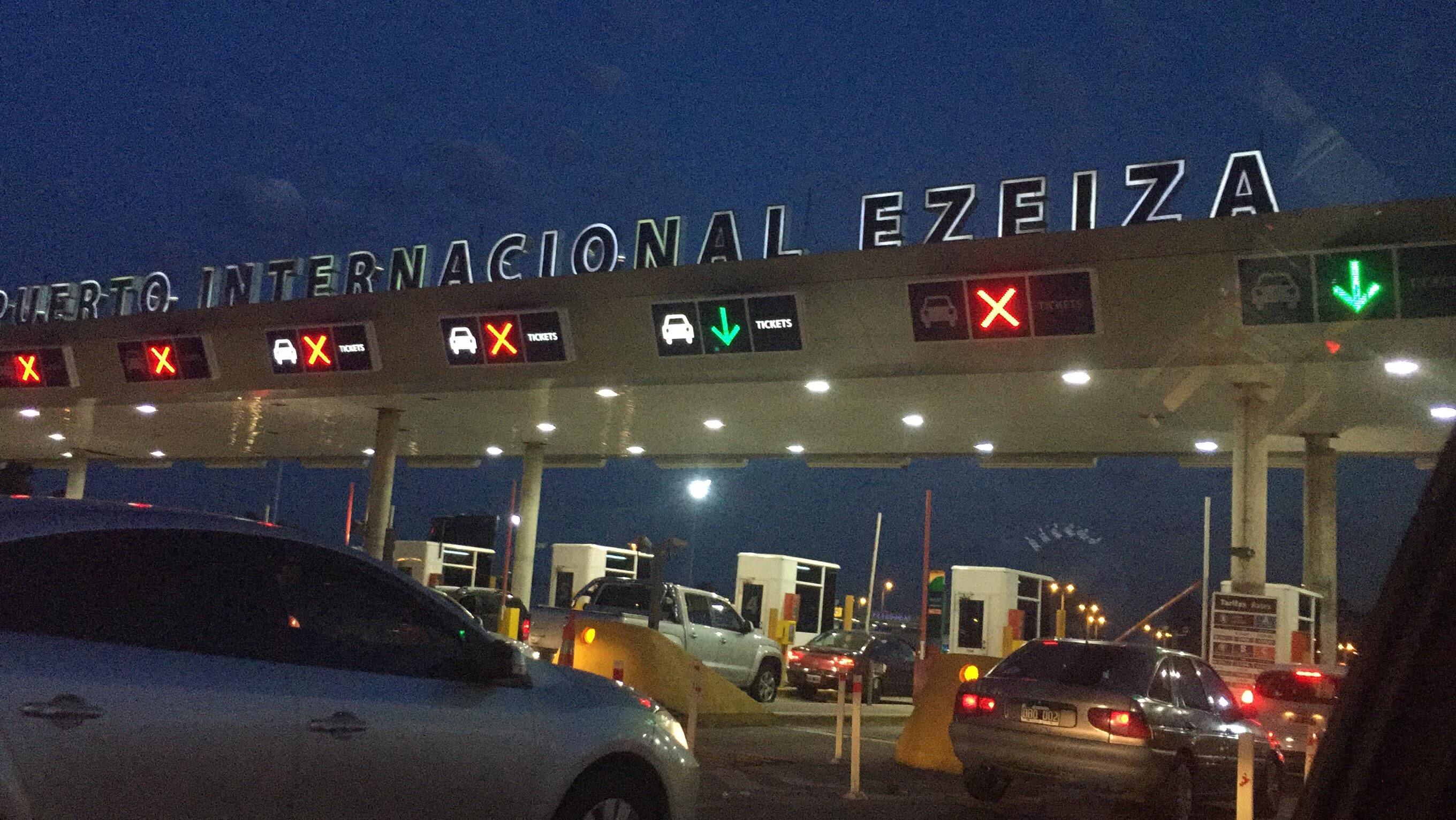 Comenzaron A Demoler La Terminal B De Ezeiza - Sir Chandler