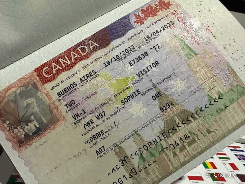 Visa de tránsito para Canadá pegada ya en el pasaporte Sir Chandler